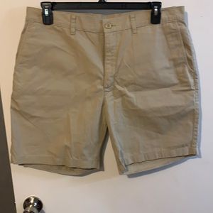 Men’s khaki shorts